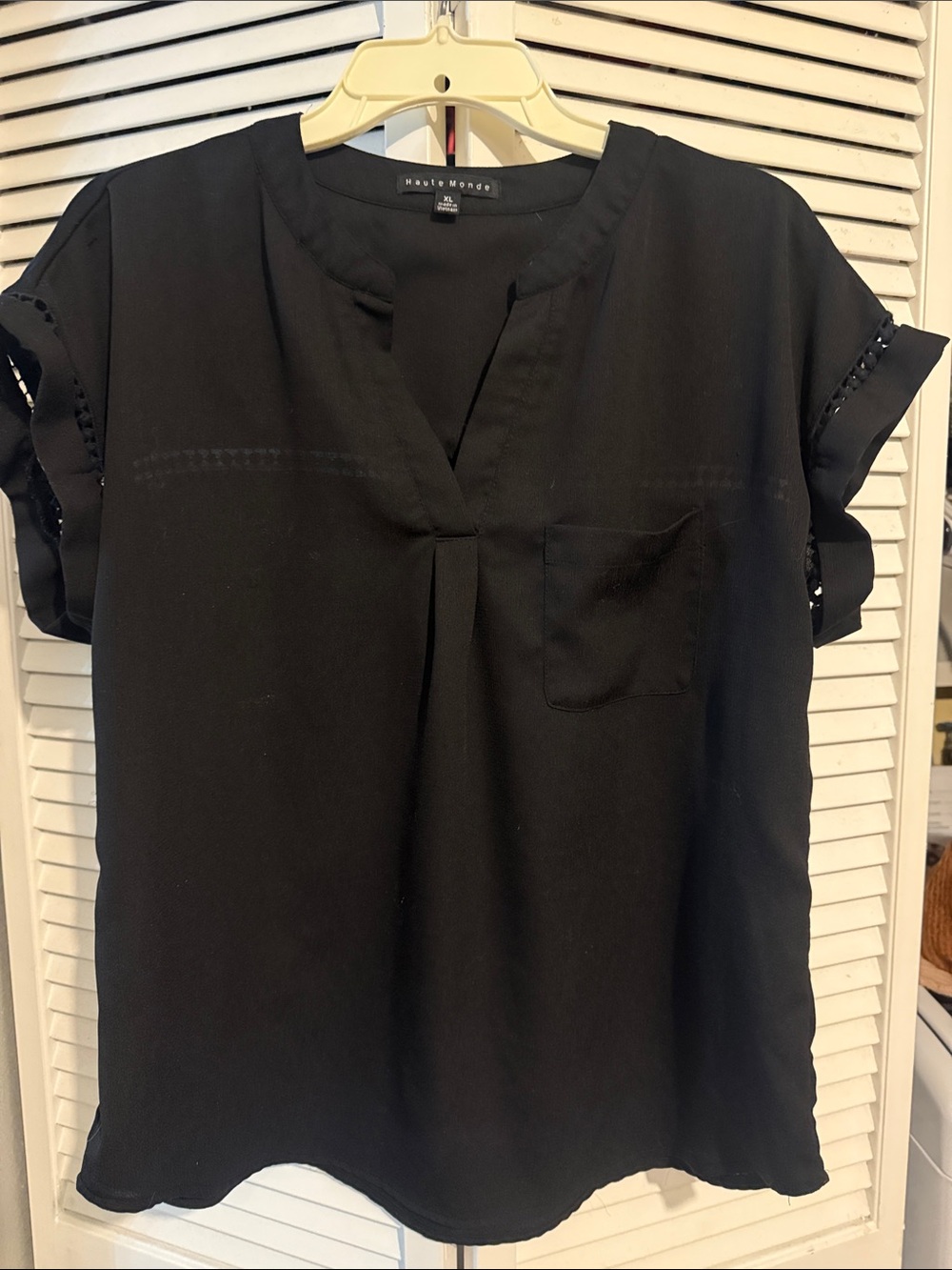 Haute Monde Black Short-Sleeve Split V-Neck Pocket Blouse